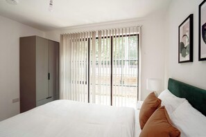 2 habitaciones, escritorio, tabla de planchar con plancha y wifi 