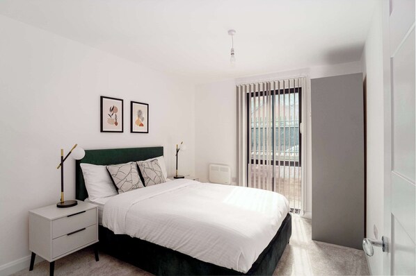 2 bedrooms, desk, iron/ironing board, WiFi