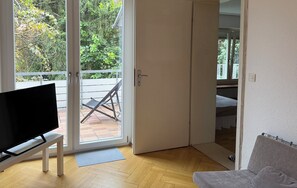 Smart TV, books - Large 67m2 apartment in a quiet location in Rüppurr-Karlsruhe (Karlsruhe)