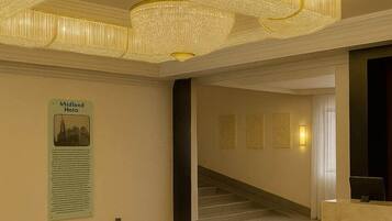 55-cm Smart TV with digital channels, heated floors