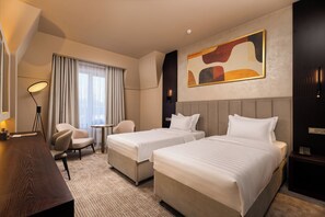 Classic Double or Twin Room | Peralatan tempat tidur hipoalergenik, bar mini, meja, Wi-fi percuma 