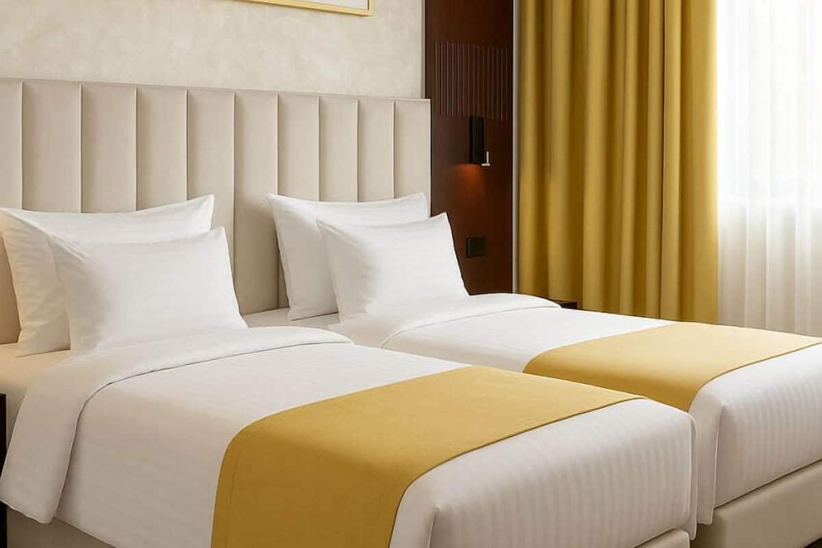 Hypo-allergenic bedding, minibar, desk, free WiFi