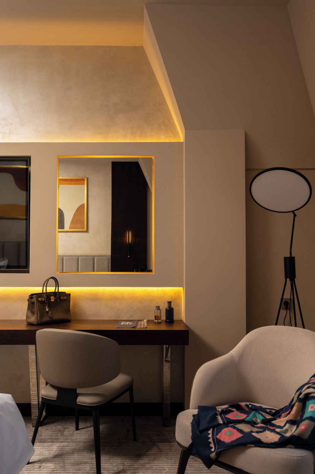 Peralatan tempat tidur hipoalergenik, bar mini, meja, Wi-fi percuma 