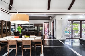 Villa, 4 chambres, vue piscine | Cuisine privée