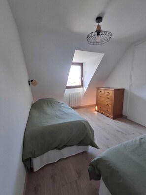 2 soverom, strykejern/-brett, reiseseng for barn og wi-fi (inkludert)