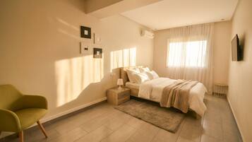 2 bedrooms, iron/ironing board, WiFi, bed sheets