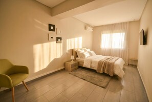 2 室のベッドルーム、アイロン / アイロン台、WiFi、ベッドシーツ