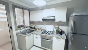 Fridge, stovetop
