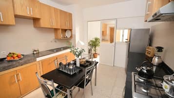 Fridge, stovetop