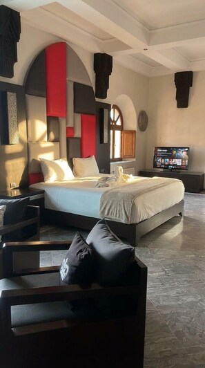 5 bedrooms, WiFi, bed sheets