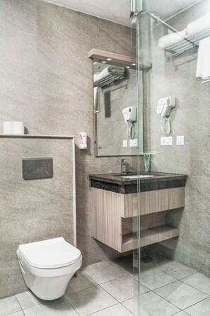 Premier Family Room | Kamar mandi