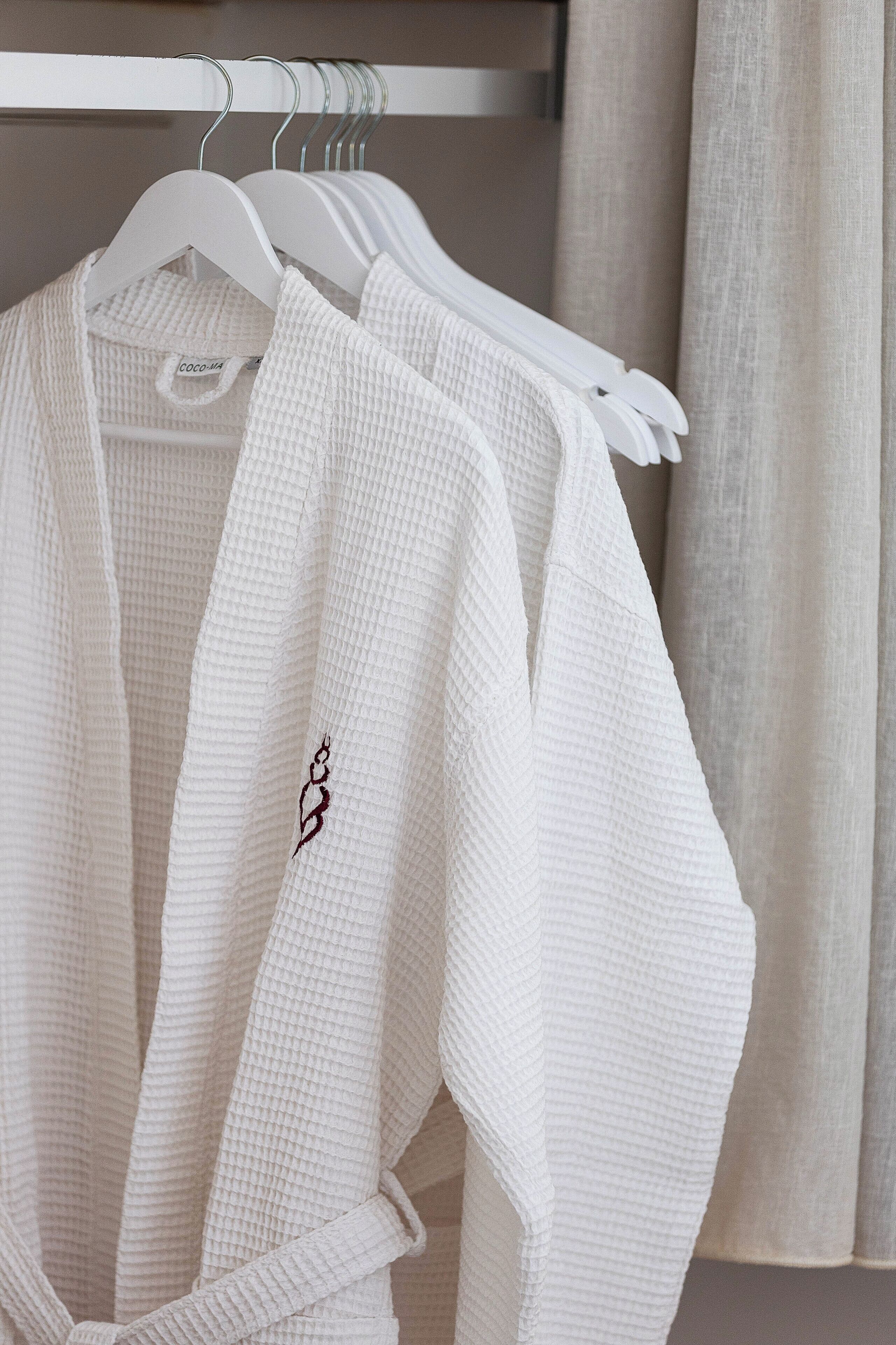 Standard Double Room, 1 Queen Bed, Balcony, Courtyard View Hub 02 | 高級寝具、セーフティボックス (室内)、遮光カーテン、防音設備