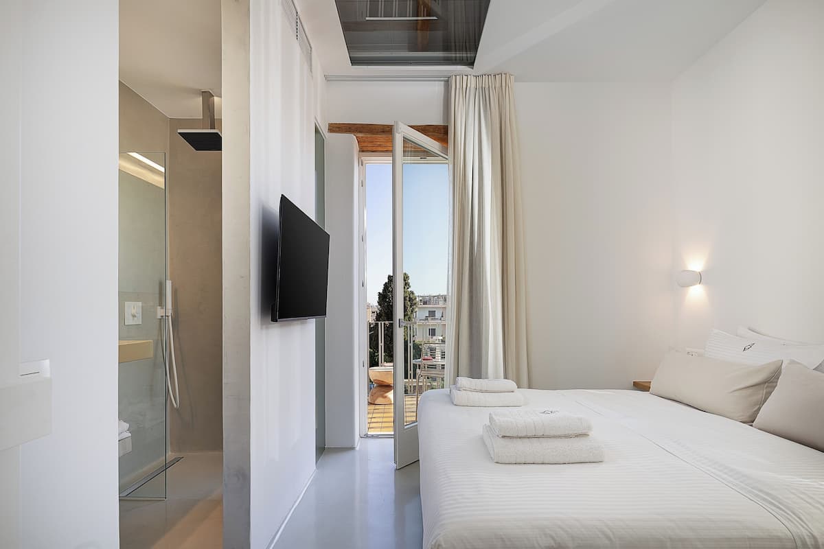 Standard Double Room, 1 Queen Bed, Balcony, Courtyard View Hub 03 | Premium bedding, in-room safe, blackout drapes, soundproofing