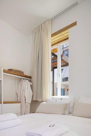 Standard Double Room, 1 Queen Bed, Balcony, Courtyard View Hub 02 | Premium bedding, in-room safe, blackout curtains, soundproofing