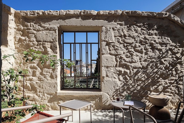 Standard Double Room, 1 Queen Bed, Balcony, Courtyard View Hub 01 | Terrace/patio