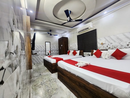 Wifi gratis y ropa de cama . Anandaloke Residency