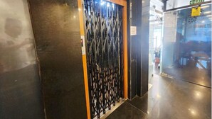 An elevator with a metallic door and a sign indicating it is a lift. - Anandaloke Residency (Kolkata)