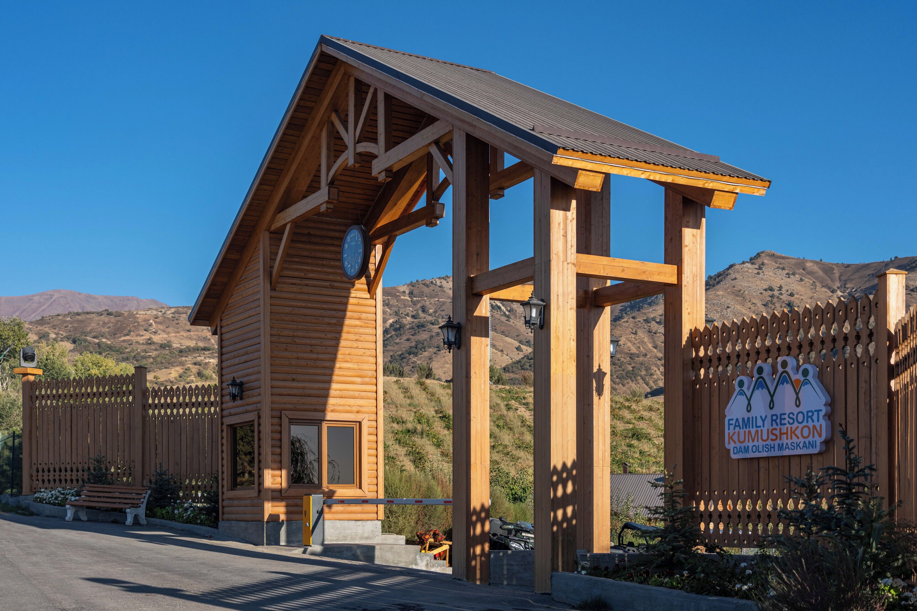 Vista frontal de la propiedad