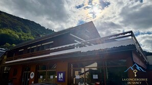 المن�شأة من الخارج