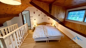 4 عدّة غرف نوم ومكواة/لوح كي