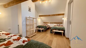 4 bedrooms, iron/ironing board