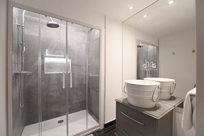 ヘアドライヤー、タオル