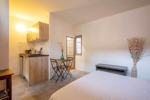 WiFi, bed sheets - ✯ RENOVATED ✯ Charming studio Palais des Papes (Avignon)