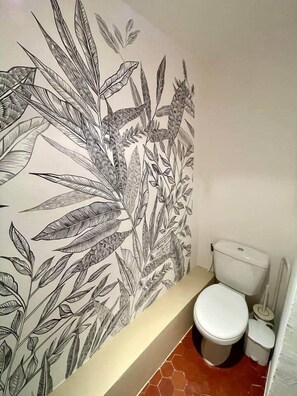 Towels, toilet paper