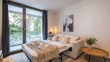 Iron/ironing board, WiFi, bed sheets