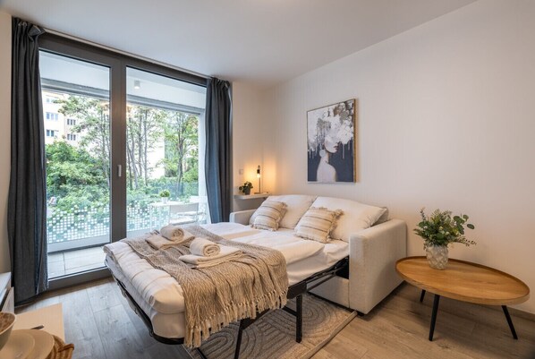 Iron/ironing board, WiFi, bed sheets