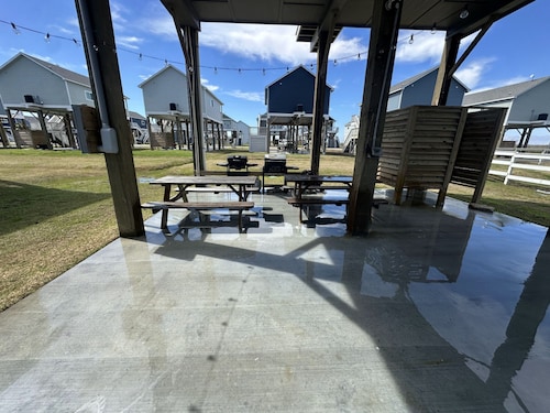 Cozy Seaside Cottage Escape