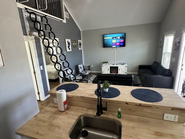 Apartment | 3 bedrooms - Cozy Seaside Cottage Escape (Port Bolivar)