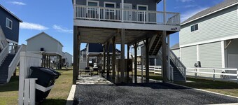 Cozy Seaside Cottage Escape
