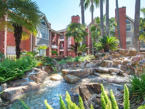 Medical Center 2BR With Resort Amenities