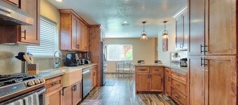 Katy Oasis w Game Room