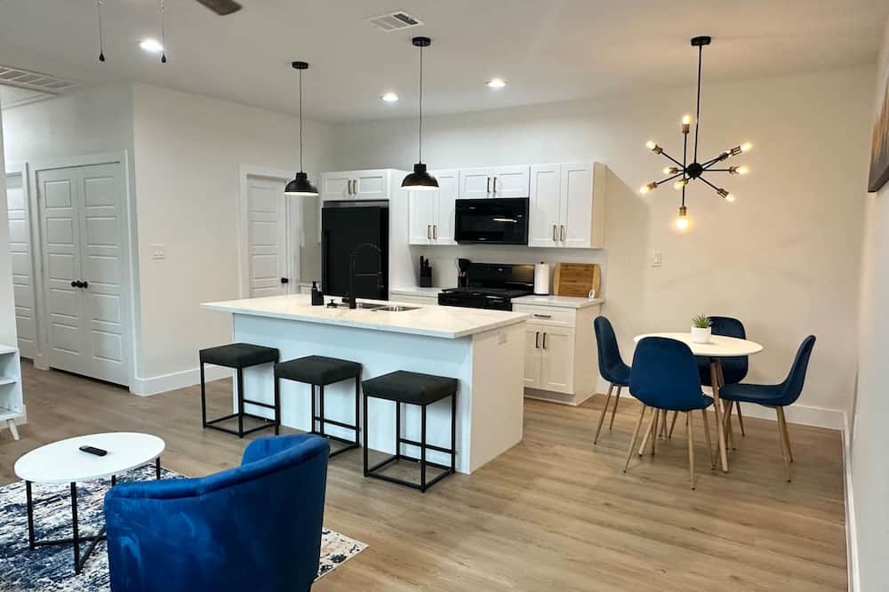 Quiet 3BR Home Fast Access to IAH Downtown - North Houston, TX