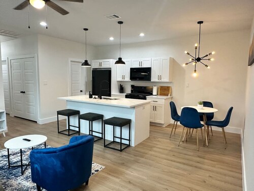 Stylish 3BR Near IAH and Dwntwn