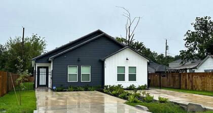 Quiet 3BR Home Fast Access to IAH Downtown