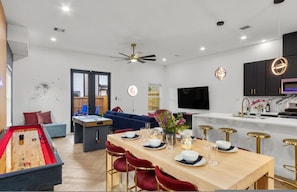 House | 4 bedrooms, desk - Family Retreat Near NRG Med Center (Houston)