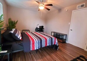 Lejlighed | 1 soveværelse, skrivebord