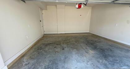 Cozy Modern Retreat 10 Mins to Heights Downtown