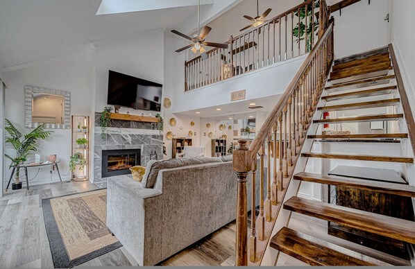 Apartment | 1 bedroom, desk - Upscale 1BR Condo in Med Center (Houston)