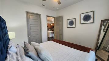 Apartment | 1 bedroom, desk