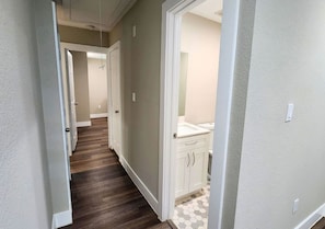 House | 3 bedrooms, desk - Spacious 3BR Home With Office (Houston)