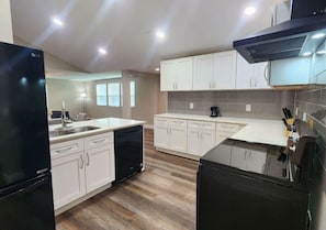 House | 3 bedrooms, desk - Spacious 3BR Home With Office (Houston)