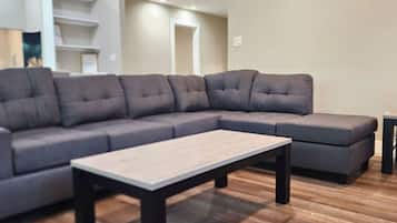 3 bedrooms, desk
