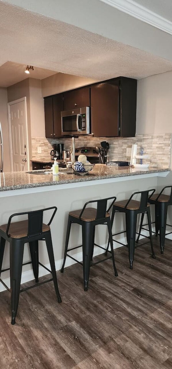 Apartment | Private kitchen - Pelican Bay-galveston s Hideaway (Galveston)
