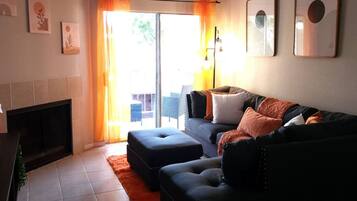 Apartment | 1 bedroom, desk