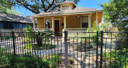 Quiet Heights Hideaway Walk to Restaurants