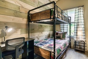 Studio | 2 bedrooms - Mountain Cabin Getaway Jacuzzi Stunning Views (Sevierville)